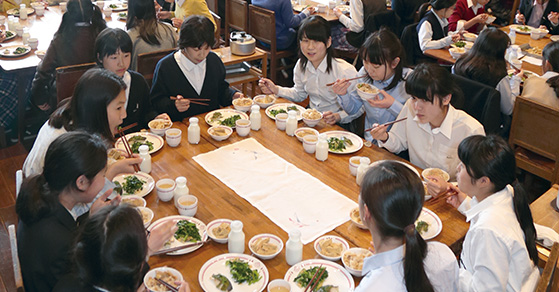 ランチ 一貫教育の 自由学園 女子部 中等科 高等科 東京の私立中学 高校
